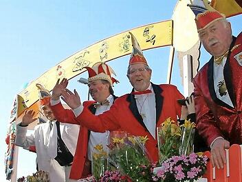 Der Präsident des Sander Faschingskomitees Günther Flachsenberger (rechts) mit den Bürgermeistern von Sand: Paul Hümmer, Bernhard Ruß und Gerhard Zösch Foto: A. Beuerlein/Archiv