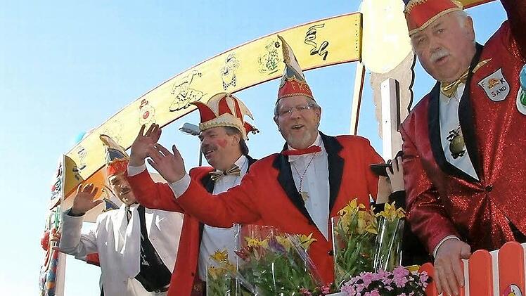 Der Präsident des Sander Faschingskomitees Günther Flachsenberger (rechts) mit den Bürgermeistern von Sand: Paul Hümmer, Bernhard Ruß und Gerhard Zösch Foto: A. Beuerlein/Archiv