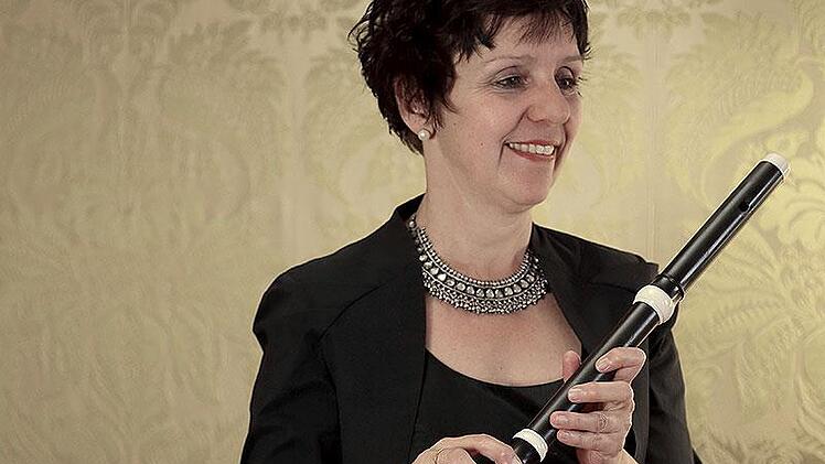 Die Flötistin Verena Fischer gehört zum Quartett "Risonare Wien" Sie spielt im Wasserschloss Unsleben.