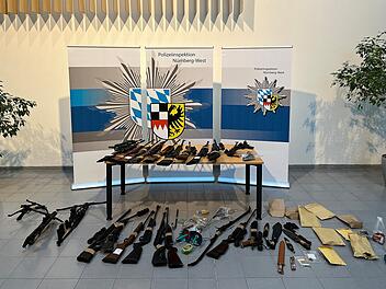 "Scharf" gemacht: Nürnberger besitzt unglaubliches Waffenarsenal - und bittet bei Polizei um Hilfe "Scharf" gemacht: Nürnberger besitzt unglaubliches Waffenarsenal - und bittet bei Polizei um Hilfe