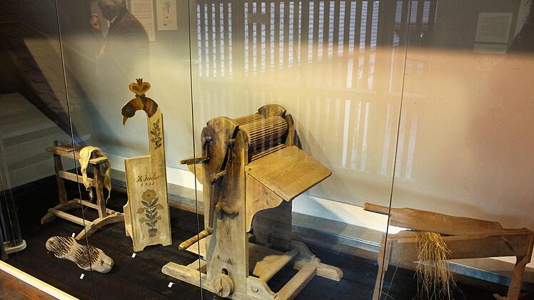 Geräte zur Verarbeitung der einst sehr wertvollen Fasern Foto: Evi Seeger