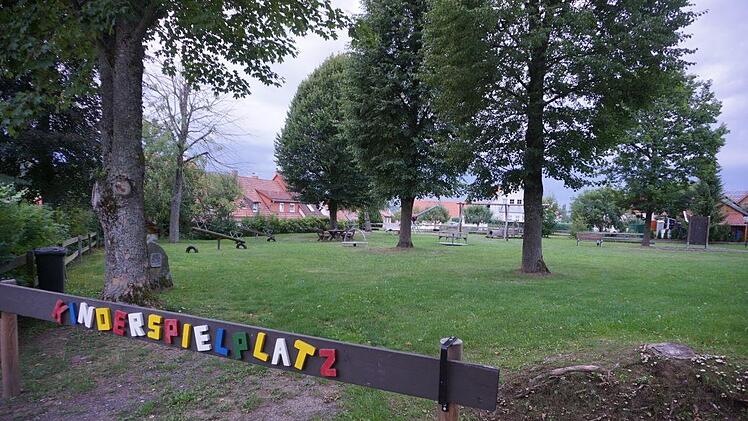 Auf dem Grundstück des derzeitigen Kinderspielplatzes in Motten soll der  neue Kindergarten entstehen. Foto: Marion Eckert
