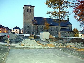 Ende August starteten die Baumaßnahmen für den Bauabschnitt "Stadtmitte" rund um den Teuschnitzer Stadtkern.  Foto: Heike Schülein