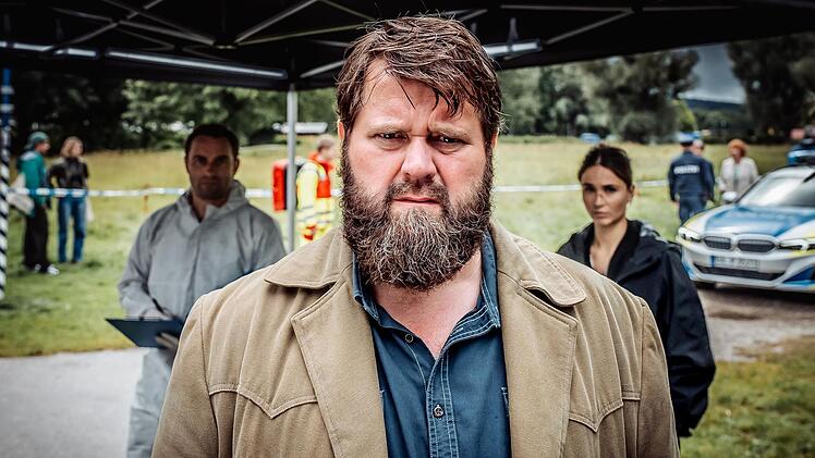 "Meistens sind die F&auml;lle, die am Anfang am einfachsten erscheinen, am Ende die kniffligsten", wei&szlig; Kommissar Behringer (Antoine Monot) und gibt diese Weisheit auch an seine Kollegen Sebastian (Jonas Laux) und Ela (Cosima Henman) weiter.