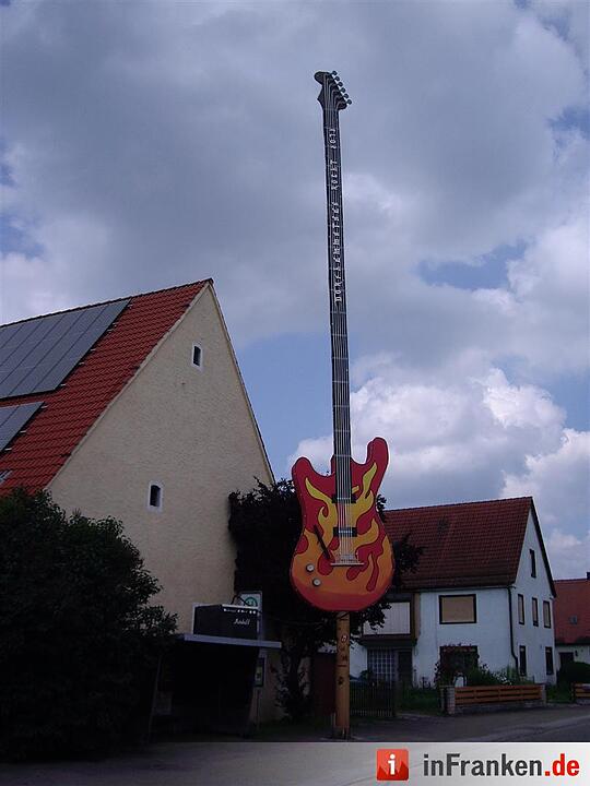 Die verrückten Maibäume in Dorfkemmathen