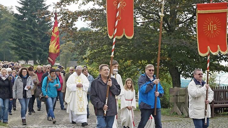 Gastronomen aus ganz Unterfranken kamen am Kreuzberg zu ihrer Wirtewallfahrt zusammen.  Foto: Marion Eckert