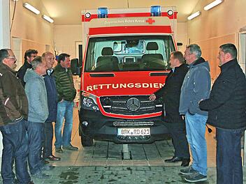 Die Rettungswache, die zurzeit umgebaut wird, besichtigte der Maßbacher Marktgemeinderat. Die Arbeiten sollen im Dezember abgeschlossen sein.  Foto: Dieter Britz