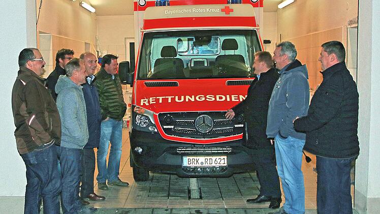 Die Rettungswache, die zurzeit umgebaut wird, besichtigte der Maßbacher Marktgemeinderat. Die Arbeiten sollen im Dezember abgeschlossen sein.  Foto: Dieter Britz