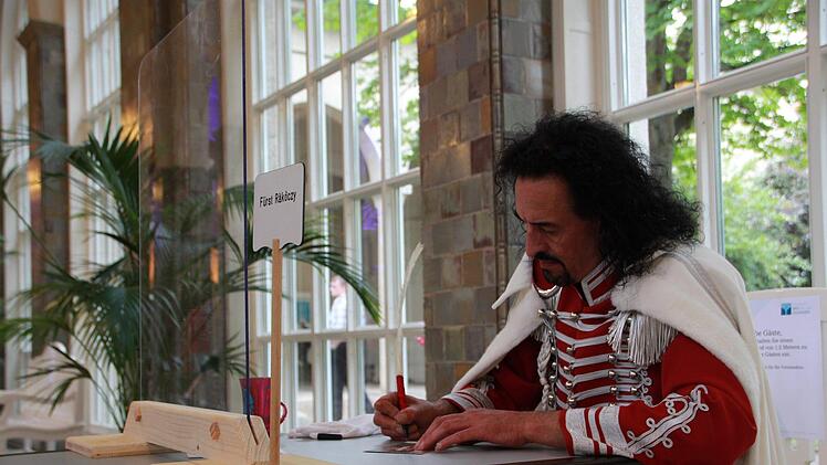 Rakoczy-Autogrammstunde der Historischen Persönlichkeiten in der Wandelhalle. Foto: Benedikt Borst