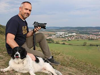 Ralf Bauer mit seinem Hütehund-Mischling BenniRalf Ruppert