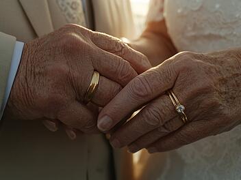 Heiraten im Alter, Hochzeit, späte Hochzeit, Witwenrente
