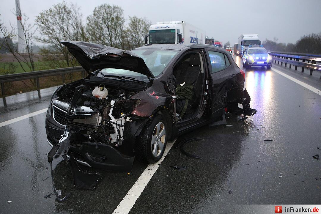 Hagel-Unwetter lšst Massenunfall aus: Autos kollidieren auf der A6 - Acht verletzte Personen, davon drei schwer