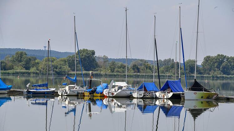 Die Segelboote am Altmühlsee bei Muhr ruhen. Foto: Ronald Rinklef