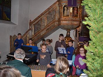 Volle Aufmerksamkeit lenkte die Gesangs- und Musikgruppe Brasskids der Grundschule Weißenbrunn auf sich und zeigte nach wenigen Monaten fleißigen Übens bereits ihr Können vor großem Publikum. Foto: Karl-Heinz Hofmann