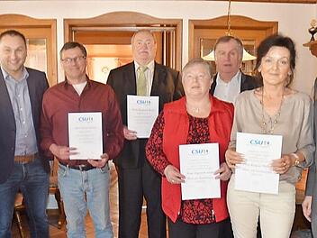 Ehrungen beim CSU-Ortsverband Weltisch; im Bild (von links) Andreas Amon, MdL Jürgen Baumgärtner, Thomas Konrad, Reinhard Horn, Angela Konrad, Altbürgermeister Georg Konrad, Bettina Müller und Landrat Klaus Löffler  Foto: Karl-Heinz Hofmann