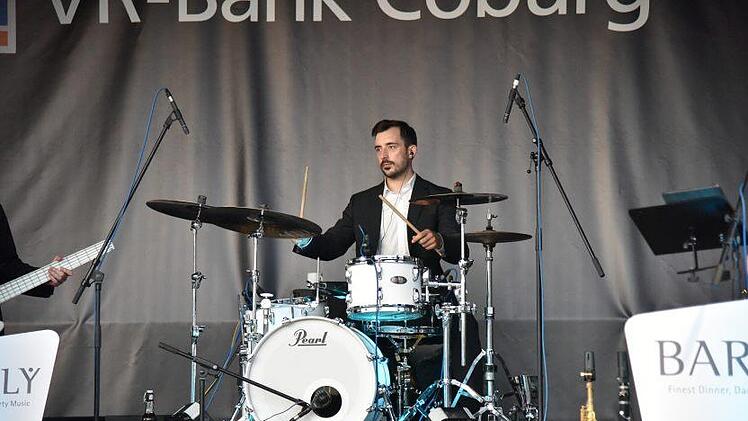 Impressionen vom Schlossplatzfest 2018 in Coburg - hier: Barfly auf der Musikb&uuml;hneJens Gundermann