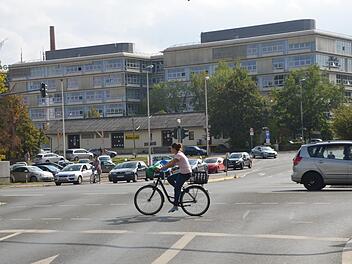 Schaeffler soll auf dem Areal vor dem Konzerngelände Gelegenheit bekommen, sich zu erweitern. Ein Beschluss über die erforderliche Planung der Stadt hatte sich zuletzt verzögert.  Foto: Bernhard Panzer (Archiv)