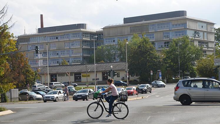 Schaeffler soll auf dem Areal vor dem Konzerngelände Gelegenheit bekommen, sich zu erweitern. Ein Beschluss über die erforderliche Planung der Stadt hatte sich zuletzt verzögert.  Foto: Bernhard Panzer (Archiv)