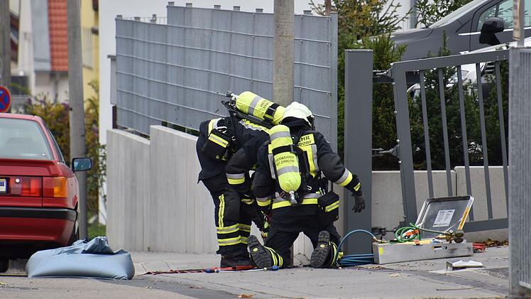 Einsatzkräfte der Feuerwehr am Freitagmittag in Zirndorf.