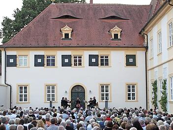 Die Open-Air-Konzerte im Schlosshof zählen zu den kulturellen Höhepunkten der Spielzeit. Alternativ könnte in diesem Jahr wegen Corona das Frühlingskonzert am 2. Mai (Sonntag ) ebenfalls unter freiem Himmel stattfinden.