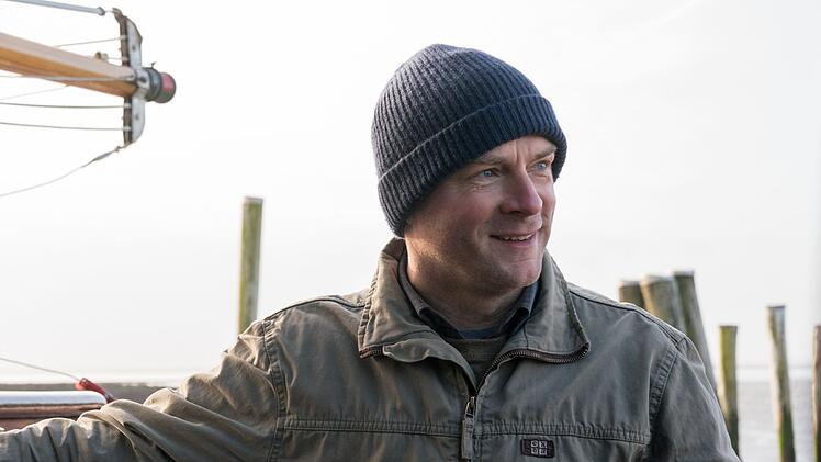 Sven (Hinnerk Sch&ouml;nemann) ist der Bruder von Annes verstorbenem - oder nur untergetauchten? - Mann Harry. Die Br&uuml;der hatten nicht das beste Verh&auml;ltnis, doch wei&szlig; Sven mehr, als er zugibt?