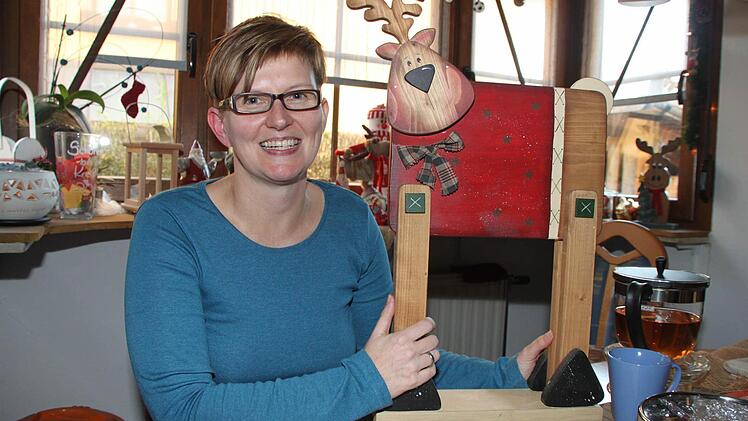 Ihre Elchsammlung gehört für Kerstin Kreiner zum Weihnachtsfest. Foto: Dagmar Besand