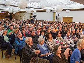 Auf großes Interesse stieß der Regionentalk zum geplanten Verkehrslandeplatz bei Neida. Fotos: Albert Höchstädter