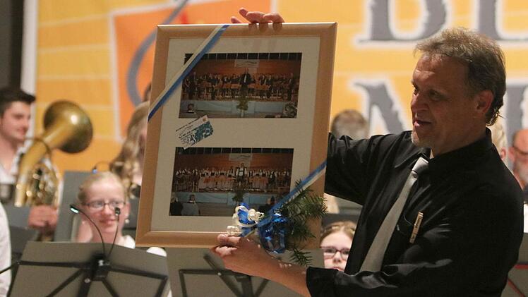 Impressionen vom Doppelkonzert in der Schulturnhalle Meeder.Foto: Jochen Berger