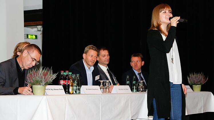 Musikalische Einlage von Alicia Biener Foto: Matthias Hoch