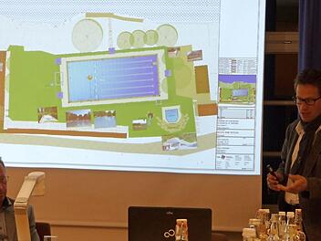 Planer Claus Kalb (r.) stellte seine Vorschl&auml;ge vor.  Foto: Pauline Lindner