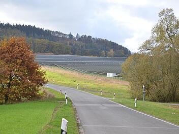 Große Photovoltaikfelder wie hier bei Birkig sind eine Möglichkeit, die Stadt von großen Stromanbietern unabhängig zu machen, doch auch ihr Potenzial ist nicht unerschöpflich.Rainer Lutz