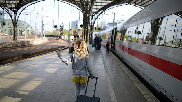 Deutsche Bahn schafft Familienreservierung ab: So teuer wird das Bahnfahren für Familien