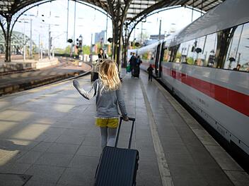 Deutsche Bahn schafft Familienreservierung ab: So teuer wird das Bahnfahren für Familien