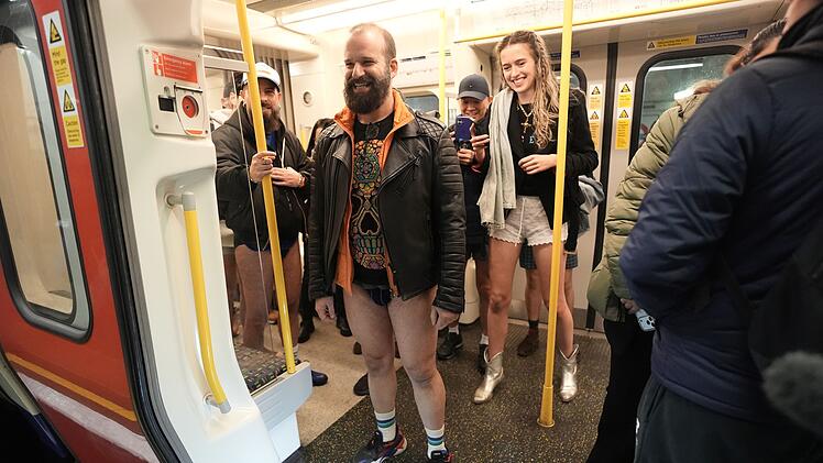 &laquo;No Trousers Tube Ride&raquo;: Ohne Hose in U-Bahnen in London