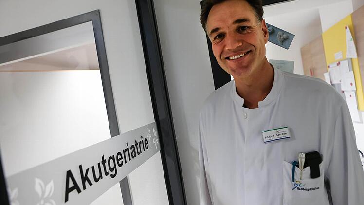 Frank Schröder ist Internist, Experte für Gefäßerkrankungen und Diabetologe. Mit der Eröffnung der akutgeriatrischen Abteilung im Haus Haßfurt der Haßberg-Kliniken im Frühjahr konnte er sich sein eigenes Team aufbauen. Foto: Matthias Hoch