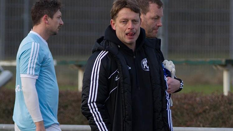 Peter Reichel (vorne) wird ab der Saison 2016/17 Trainer beim SV Friesen. Foto: Archiv/Wei&szlig;