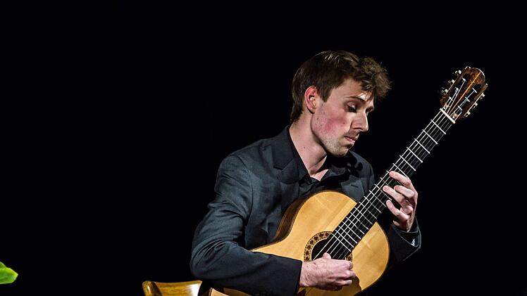 Gitarrist und Lautenist: Elias Conrad gastierte im Elsicher Dorfhaus.Foto: Jochen Berger