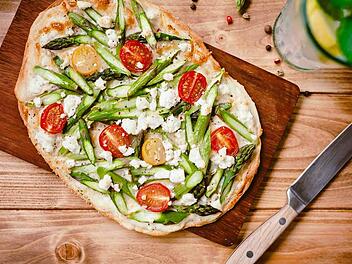Flammkuchen-mit-Spargel.jpg