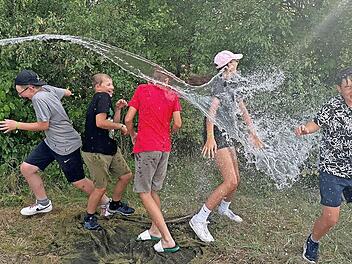 Eine Wasserschlacht ist eine willkommene Abk&uuml;hlung an hei&szlig;en Tagen. Am 17. Juli ist das bei der U16-Sommerparty im Jugendhaus &bdquo;Rabatz&ldquo; in Herzogenaurach m&ouml;glich.