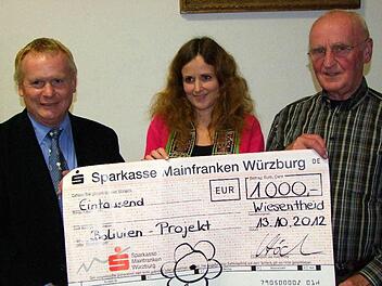 Die Kolpingsfamilie, hier Vorsitzender Wolfgang Stöcker, Stefanie Goldschmitt und Alfons Goldschmitt, ist immer auch karitativ engagiert.  Fotos: Sabine Berthold