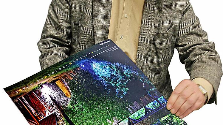 Hartmut Nenningers Lieblings-Motiv im Kalender ist das im September. Es zeigt den Hexenturm raffiniert beleuchtet.
