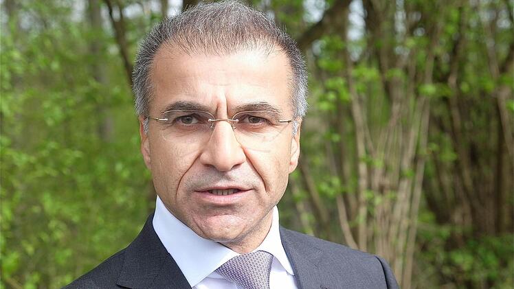 Zu einem Statement für die Presse kam Dilshad Barzani und traf mit Brigadegeneral Gert Johann Hagemann zusammen. Foto: Schaar