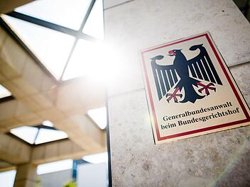 Es ist ein Verbrechen, das schockiert: Auf der Terrasse seines Hauses in Nordhessen wird der Kasseler Regierungspräsident Walter Lübcke getötet - mit einem Schuss in den Kopf aus nächster Nähe. Foto: Christoph Schmidt/dpa