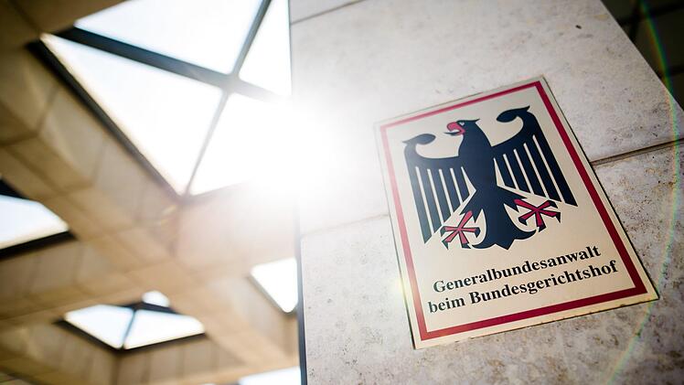 Es ist ein Verbrechen, das schockiert: Auf der Terrasse seines Hauses in Nordhessen wird der Kasseler Regierungspräsident Walter Lübcke getötet - mit einem Schuss in den Kopf aus nächster Nähe. Foto: Christoph Schmidt/dpa