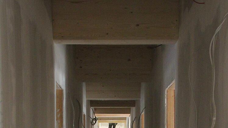 Im Obergeschoss: Vom Gang geht es in insgesamt zehn Gästezimmer. Foto: Ulrike Müller