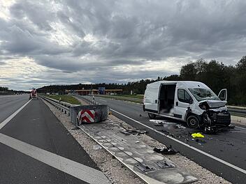 Rettungshubschrauber nach Unfall auf A6 im Kreis Hof gelandet