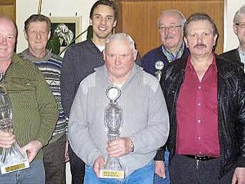 Unser Bild zeigt (von links) Rudolf Dürr, Winfried Buß, Johannes Schott, Heinz Böhmert, Hermann Dörfler, Günther Bauer und zweiten Bürgermeister Reiner Meisel. Foto: Klaus-Peter Wulf