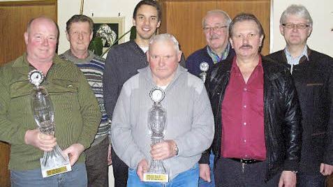 Unser Bild zeigt (von links) Rudolf Dürr, Winfried Buß, Johannes Schott, Heinz Böhmert, Hermann Dörfler, Günther Bauer und zweiten Bürgermeister Reiner Meisel. Foto: Klaus-Peter Wulf