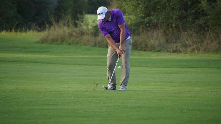Für die Golfer ist alles im grünen Bereich nach dem Kauf von Rindhof mit Haus Nivard und Haus Josef. Familie Weigand verpachtet den Golfplatz an den Golfclub und will Übernachtungsmöglichkeiten schaffen. Foto: Anton Then