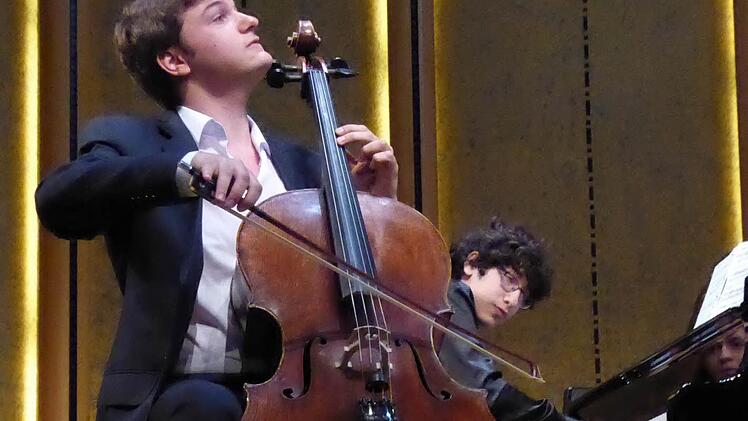 Andrei Ionita und Maxim Lando fühlen die Liebe. Foto: Ahnert